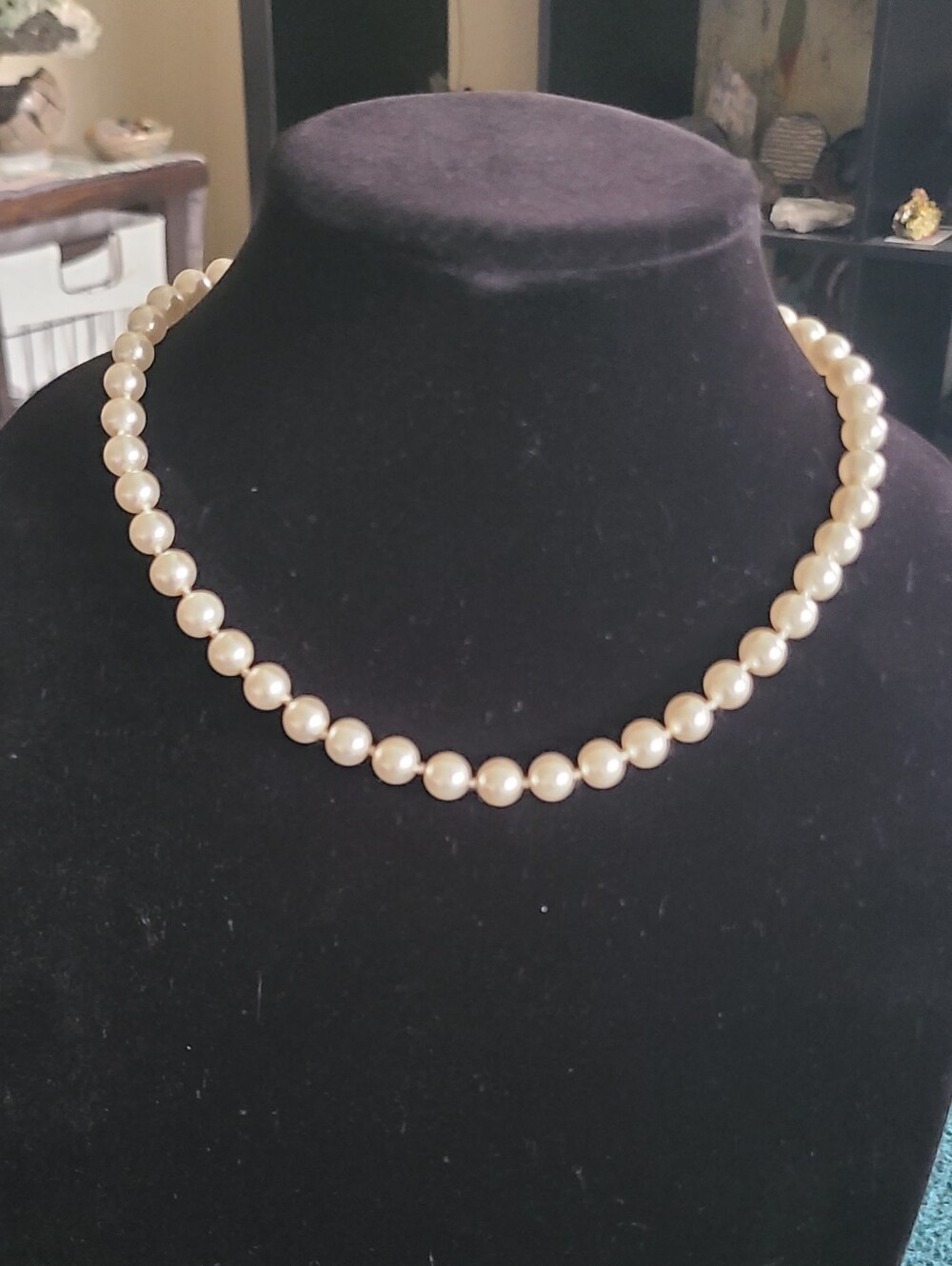 Classic Vintage Ivory Glass Pearl Necklace